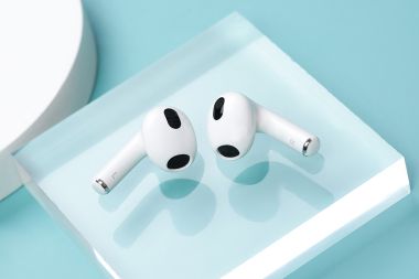 Tai nghe Bluetooth AirPods 3 Wireless Charge Apple MME73 Trắng