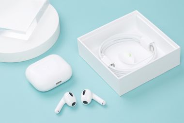 Tai nghe Bluetooth AirPods 3 Wireless Charge Apple MME73 Trắng