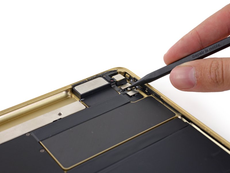 Thay camera sau iPad Pro 12.9 inch 2015