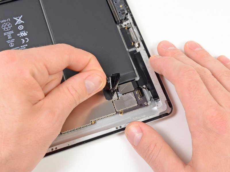 Thay loa trong iPad 2